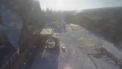 Parkoviště a hlavní vchod