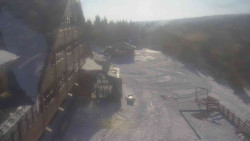 Parkoviště a hlavní vchod