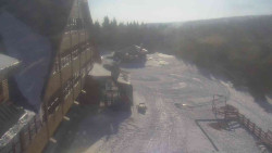 Parkoviště a hlavní vchod