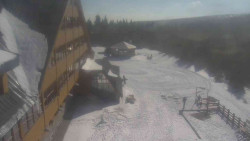 Parkoviště a hlavní vchod