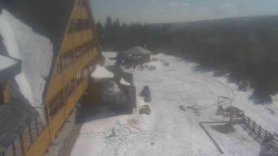 Parkoviště a hlavní vchod