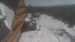 Parkoviště a hlavní vchod