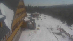 Parkoviště a hlavní vchod