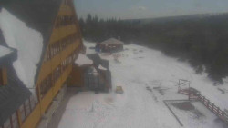 Parkoviště a hlavní vchod