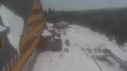 Parkoviště a hlavní vchod