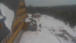 Parkoviště a hlavní vchod