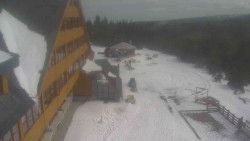 Parkoviště a hlavní vchod