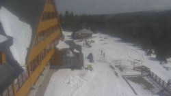 Parkoviště a hlavní vchod