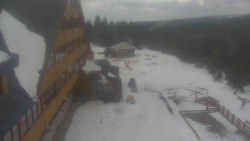 Parkoviště a hlavní vchod