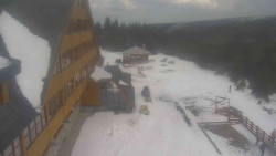 Parkoviště a hlavní vchod