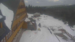 Parkoviště a hlavní vchod