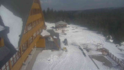 Parkoviště a hlavní vchod