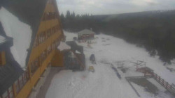 Parkoviště a hlavní vchod