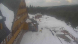 Parkoviště a hlavní vchod