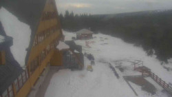 Parkoviště a hlavní vchod