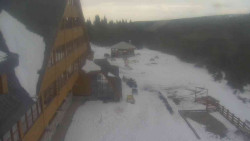 Parkoviště a hlavní vchod