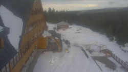 Parkoviště a hlavní vchod