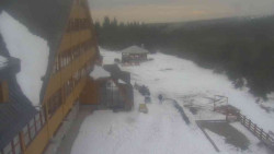 Parkoviště a hlavní vchod