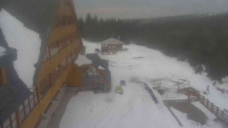 Parkoviště a hlavní vchod