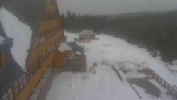 Parkoviště a hlavní vchod