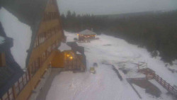 Parkoviště a hlavní vchod