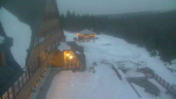 Parkoviště a hlavní vchod