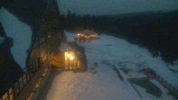 Parkoviště a hlavní vchod