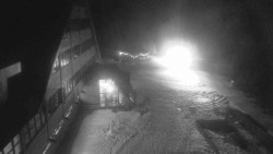 Parkoviště a hlavní vchod