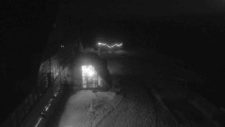 Parkoviště a hlavní vchod