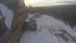 Parkoviště a hlavní vchod