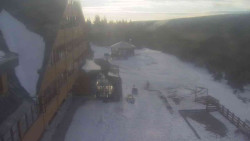 Parkoviště a hlavní vchod