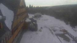 Parkoviště a hlavní vchod