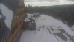 Parkoviště a hlavní vchod