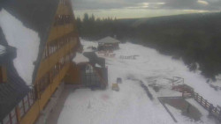 Parkoviště a hlavní vchod