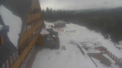 Parkoviště a hlavní vchod