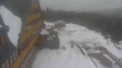 Parkoviště a hlavní vchod