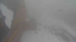 Parkoviště a hlavní vchod