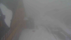 Parkoviště a hlavní vchod