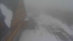 Parkoviště a hlavní vchod