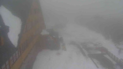 Parkoviště a hlavní vchod