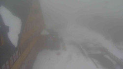 Parkoviště a hlavní vchod