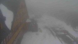 Parkoviště a hlavní vchod