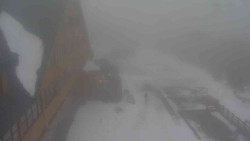 Parkoviště a hlavní vchod