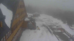 Parkoviště a hlavní vchod