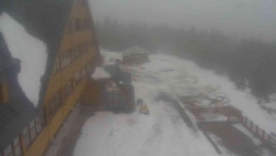 Parkoviště a hlavní vchod