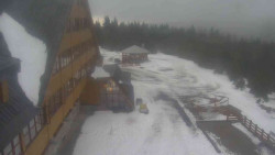 Parkoviště a hlavní vchod