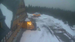 Parkoviště a hlavní vchod