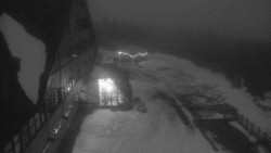 Parkoviště a hlavní vchod