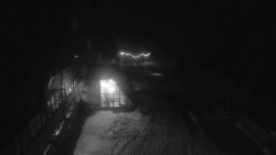 Parkoviště a hlavní vchod