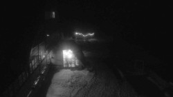 Parkoviště a hlavní vchod